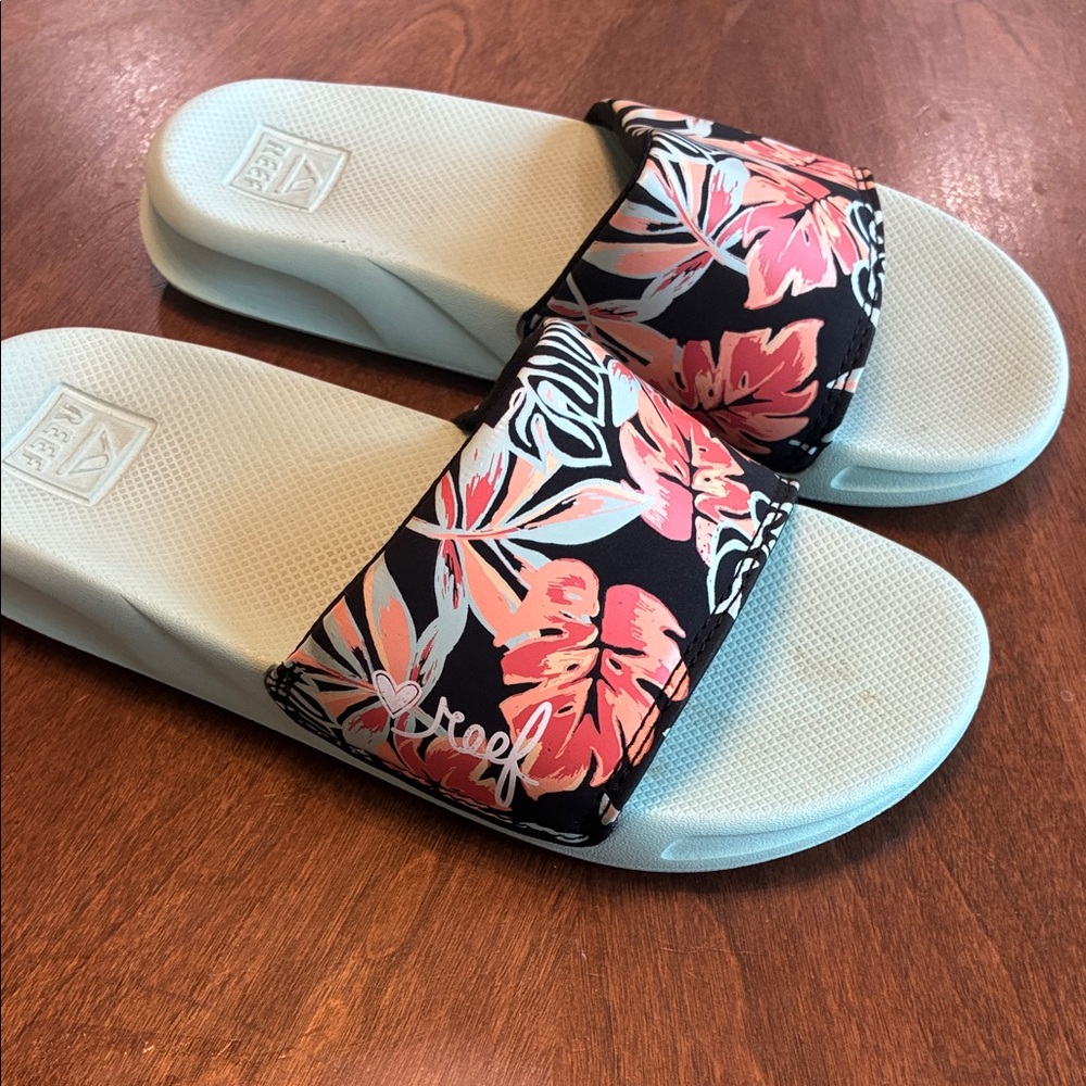 Reef Girls Black and Pink Floral Sandals